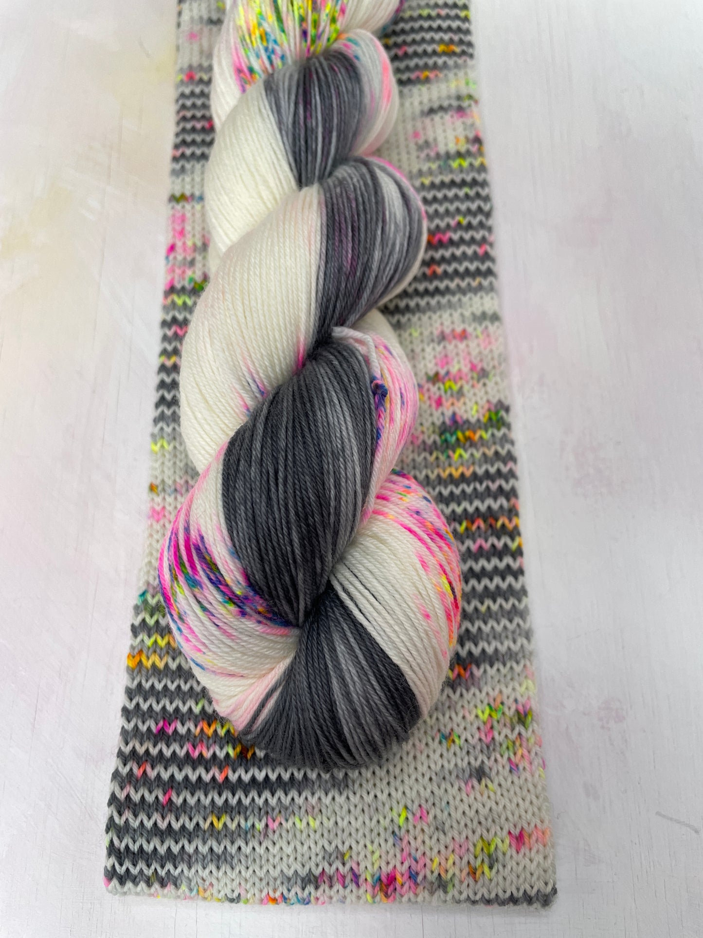 Reverse Pops Grey - Zip Yarn - Merino nylon - 4ply