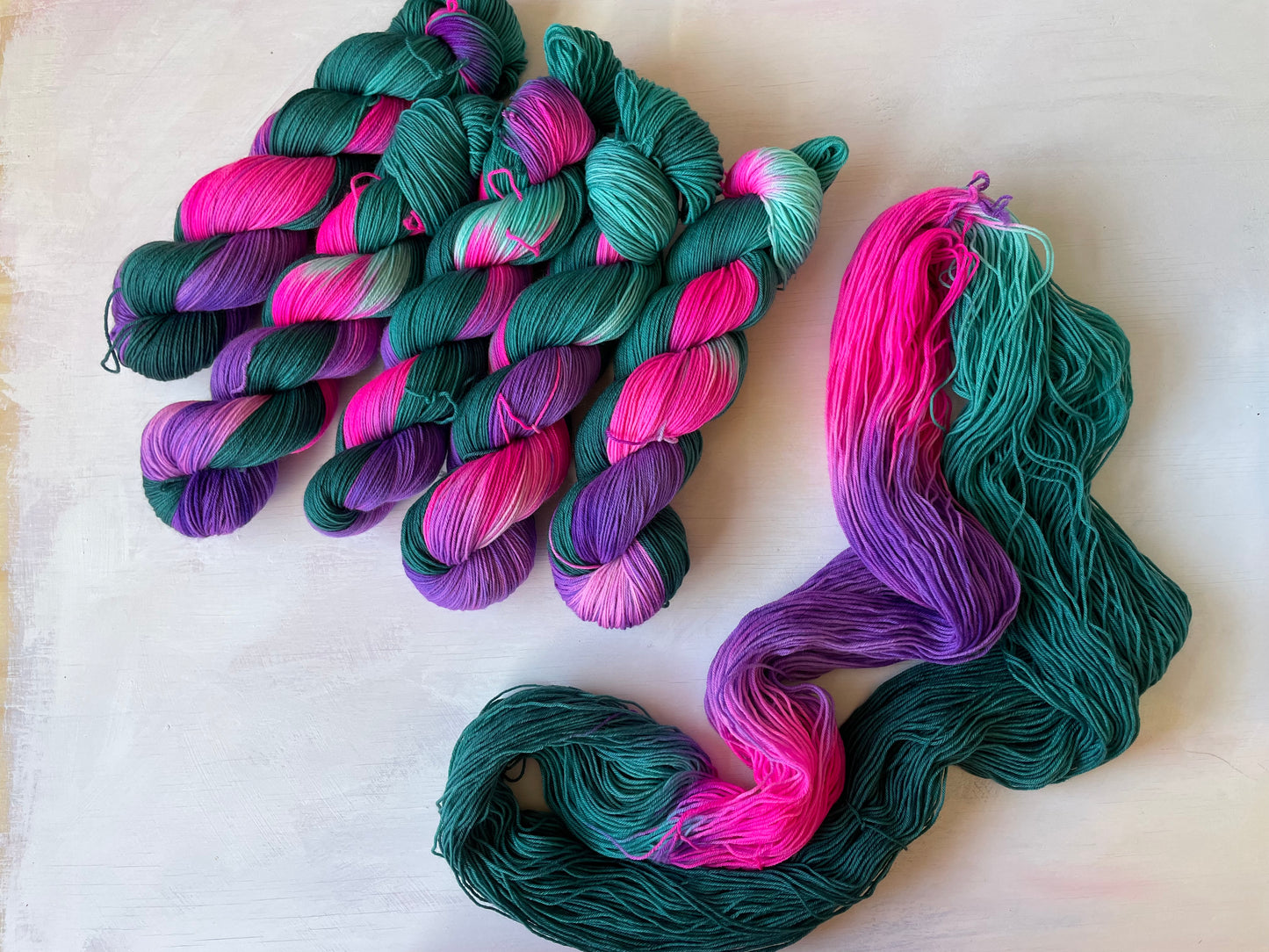 Assigned pooling - Fuchsia - Long zip - Merino Nylon - sock - 4ply