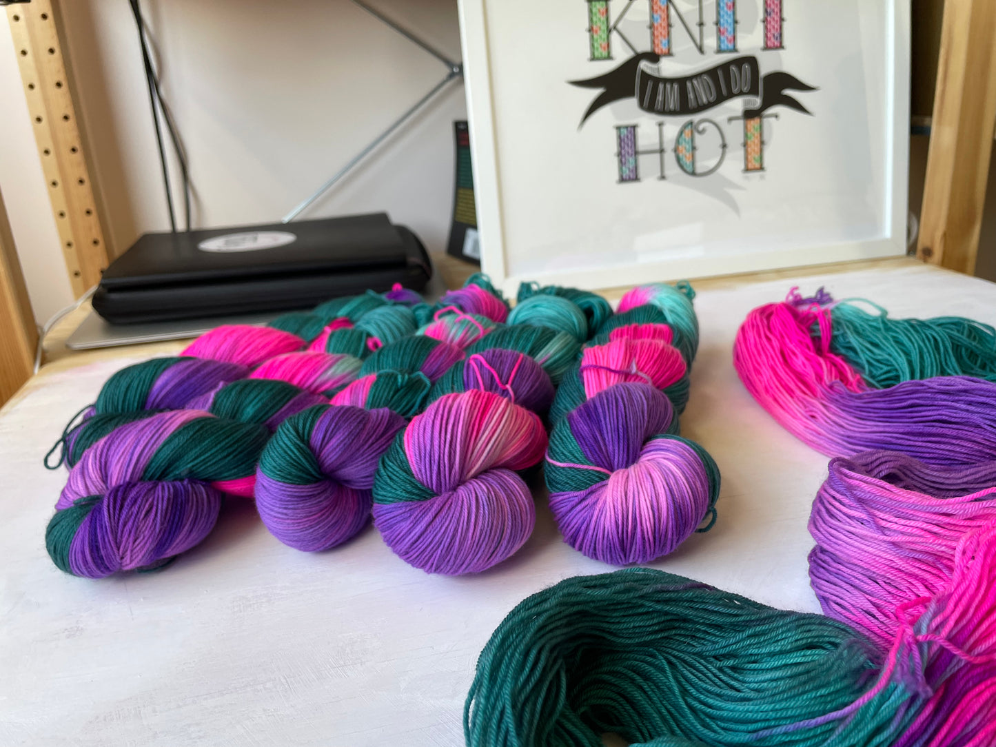 Assigned pooling - Fuchsia - Long zip - Merino Nylon - sock - 4ply