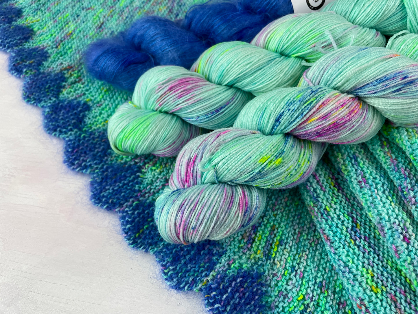 Fizzy pop Shawl yarn kit