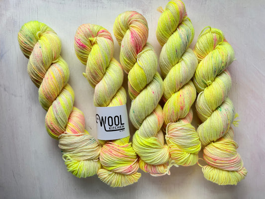 Image 1 Lotus Flower | Floral Fade 2 Botanical Monthly Yarn Club | BFL DK Wool