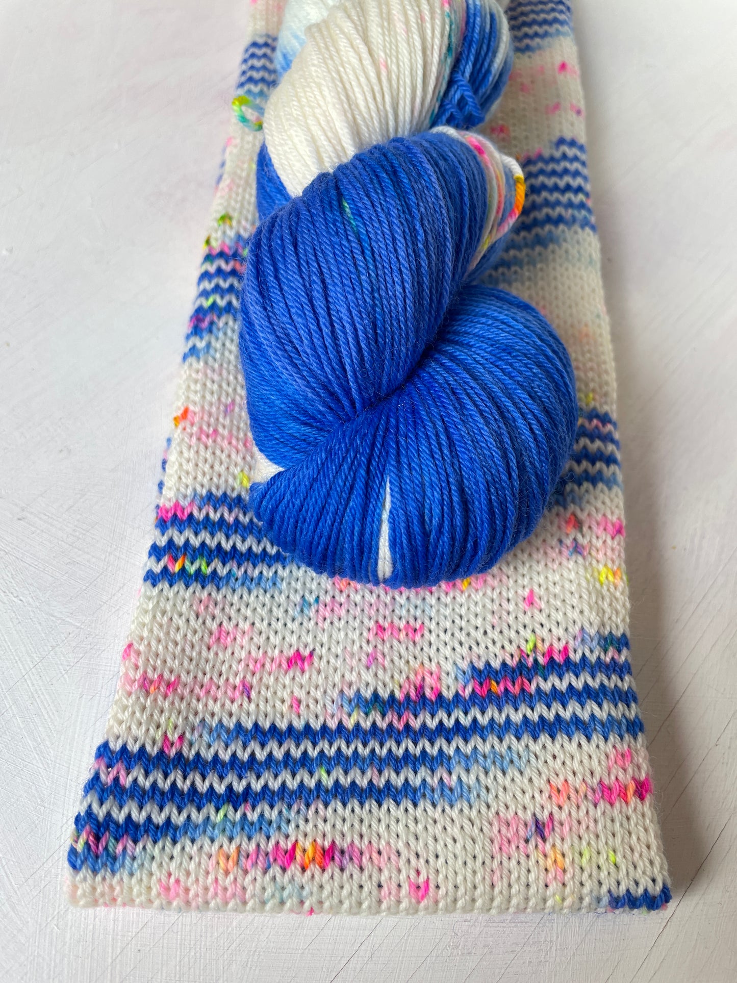 Reverse Pops Blue  - Zip Yarn - Merino nylon - 4ply