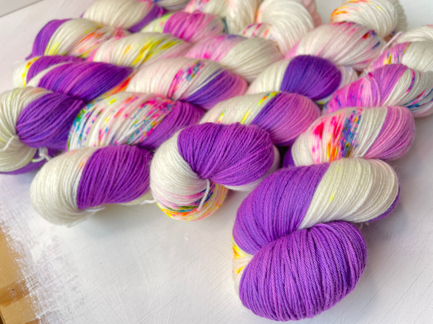 Reverse Pops Violet  - Zip Yarn - Merino nylon - 4ply